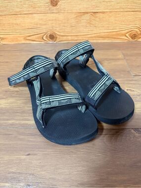 Teva Women's Original Universal Sandal Size 7 Black White Pattern Strap
